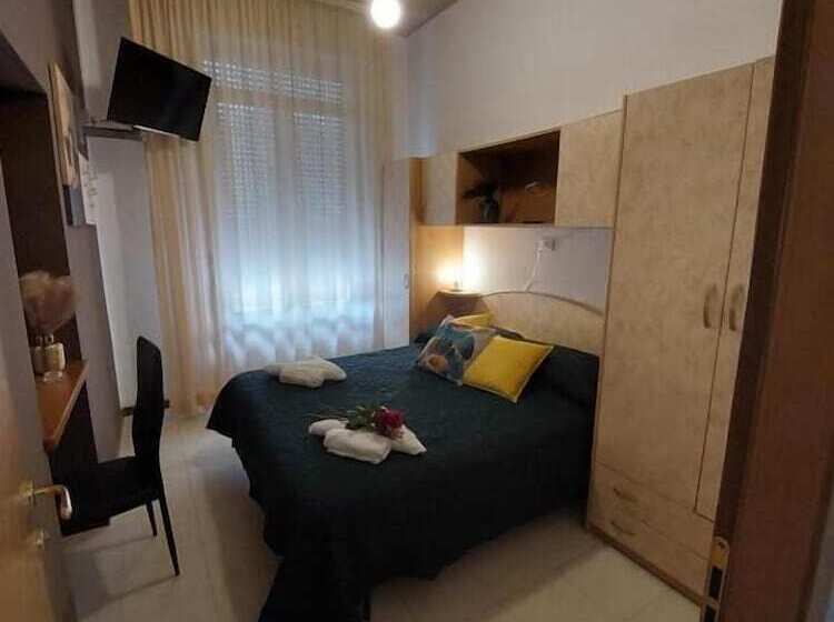 اتاق خانوادگی, Maison Des Roses