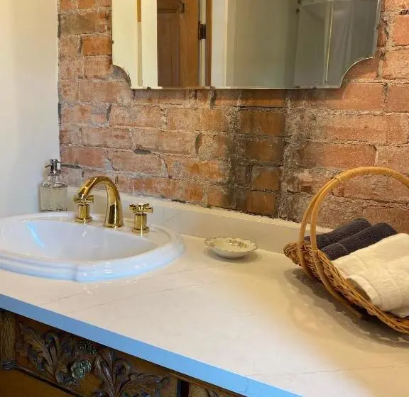 キングサイズベッドのデラックススイート, Gable House Bed And Breakfast Inn