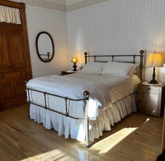 غرفة ديلوكس مزودة بشرفة, Gable House Bed And Breakfast Inn