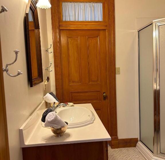 Номер Deluxe с Балконом, Gable House Bed And Breakfast Inn
