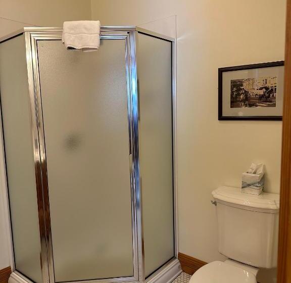 غرفة ديلوكس مزودة بشرفة, Gable House Bed And Breakfast Inn