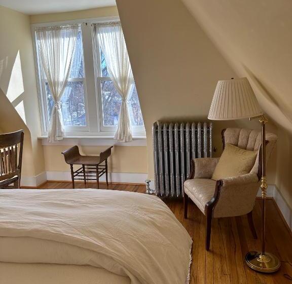 غرفة قياسية سرير كينج, Gable House Bed And Breakfast Inn