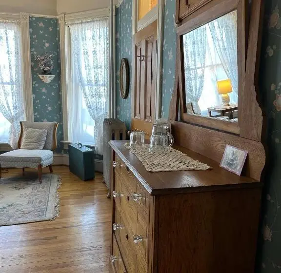 キングサイズベッドのデラックスルーム, Gable House Bed And Breakfast Inn
