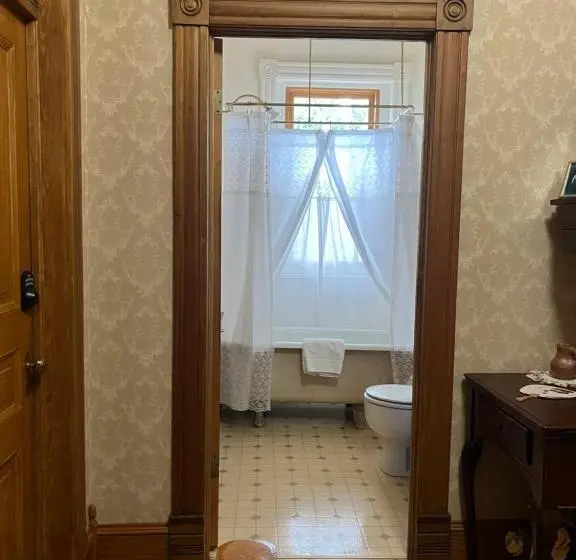 バス共有のスタンダードルーム, Gable House Bed And Breakfast Inn