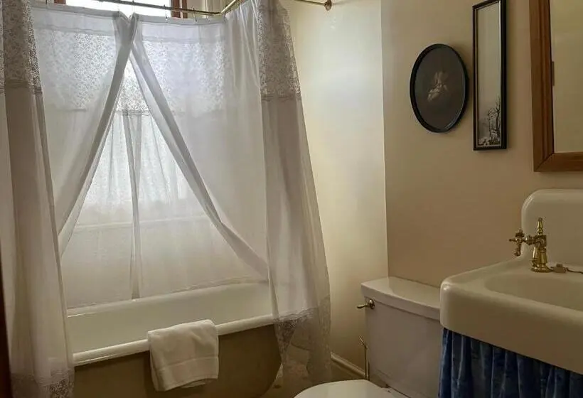 バス共有のスタンダードルーム, Gable House Bed And Breakfast Inn