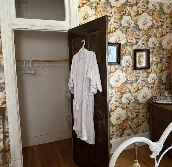 バス共有のスタンダードルーム, Gable House Bed And Breakfast Inn