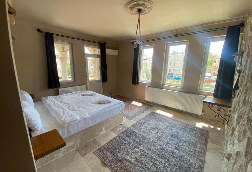 اتاق لوکس با بالکن, Ala Stone House