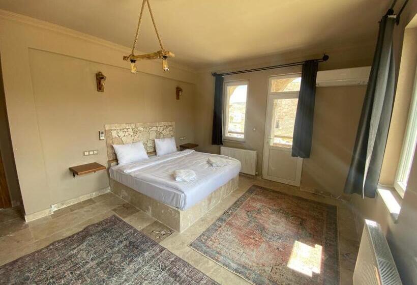 اتاق لوکس با بالکن, Ala Stone House