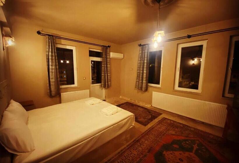 اتاق لوکس با بالکن, Ala Stone House