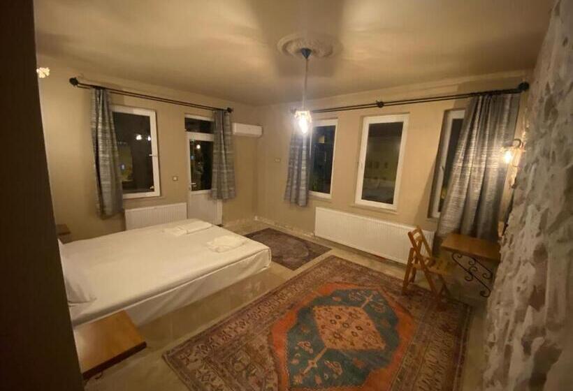 اتاق لوکس با بالکن, Ala Stone House