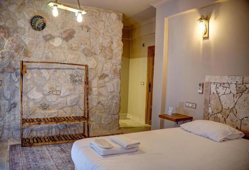 اتاق لوکس با بالکن, Ala Stone House