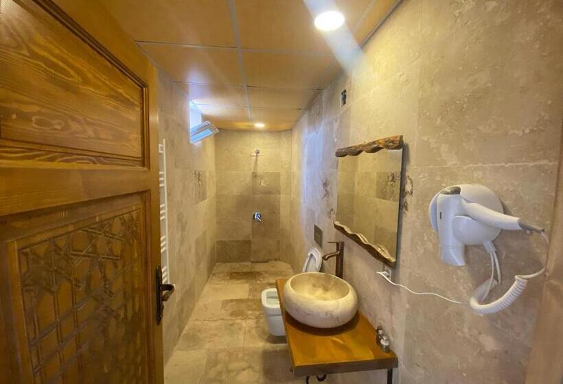 اتاق استاندارد با چشم‌انداز کوهستان, Ala Stone House