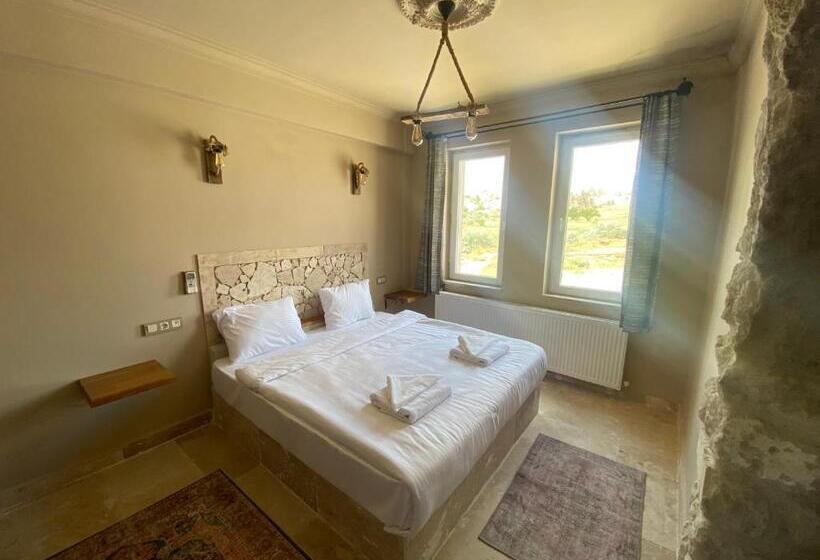 اتاق استاندارد با چشم‌انداز کوهستان, Ala Stone House