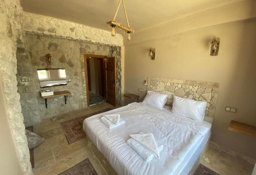 اتاق استاندارد با چشم‌انداز کوهستان, Ala Stone House