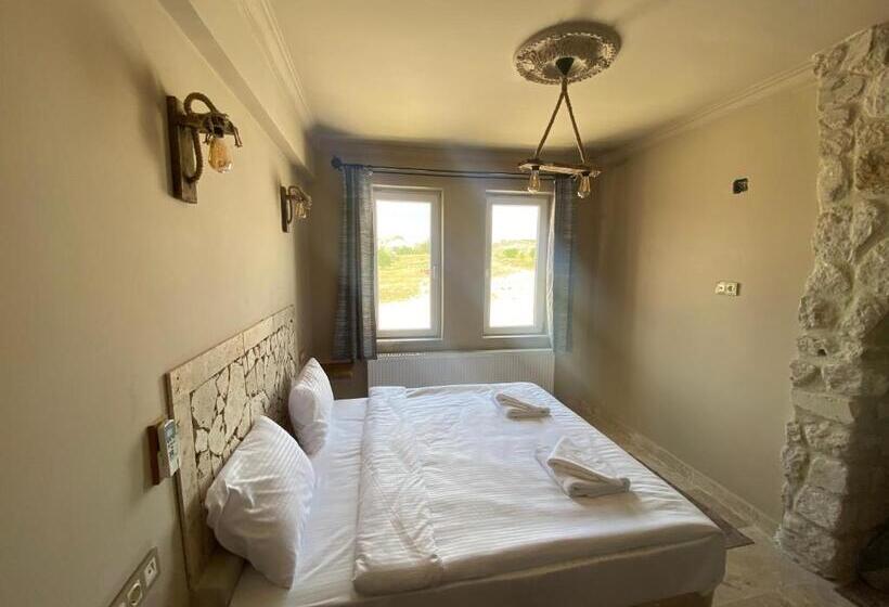 اتاق استاندارد با چشم‌انداز کوهستان, Ala Stone House