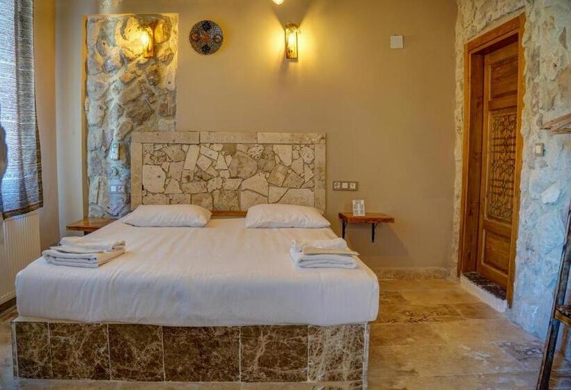 سوییت خانوادگی, Ala Stone House