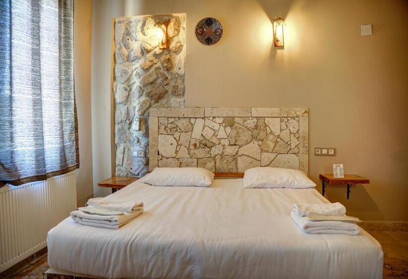 سوییت خانوادگی, Ala Stone House