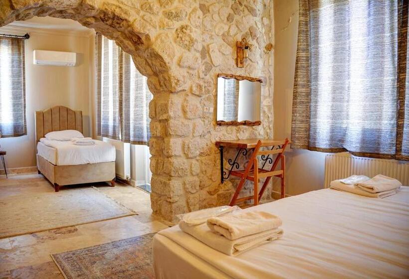 سوییت خانوادگی, Ala Stone House