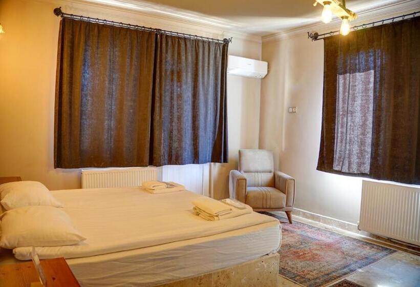 اتاق لوکس با بالکن, Ala Stone House