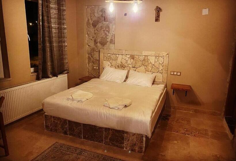 اتاق استاندارد با چشم‌انداز کوهستان, Ala Stone House