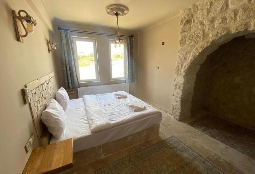 اتاق استاندارد با چشم‌انداز کوهستان, Ala Stone House