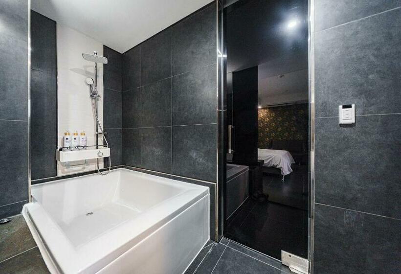 디럭스 룸, Starhills