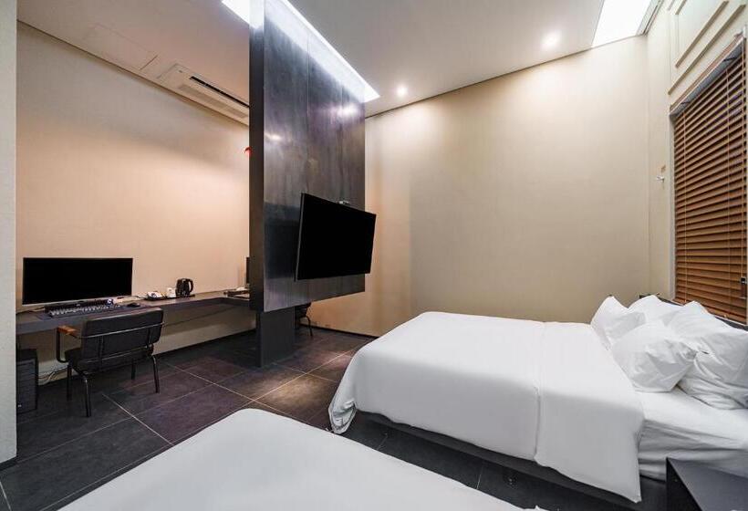 디럭스 룸, Starhills