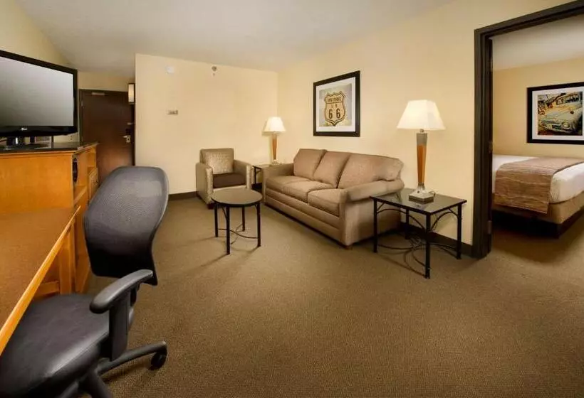 キングサイズベッドのスイートルーム, Drury Inn & Suites Springfield
