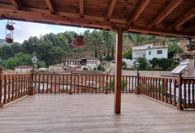 标准三人间, Villa Landi