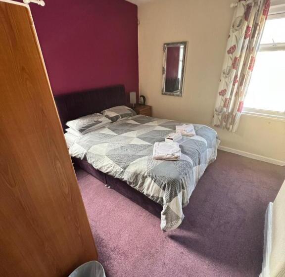 バス共有のスタンダードルーム, Kirkstead Guesthouse, Pet Friendly Rooms Available, Everyone Welcome