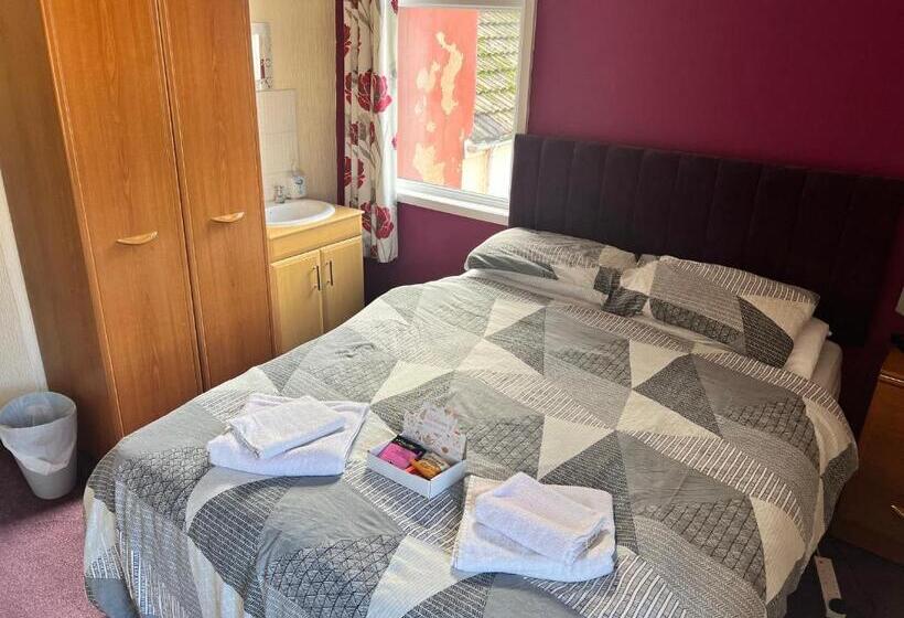 バス共有のスタンダードルーム, Kirkstead Guesthouse, Pet Friendly Rooms Available, Everyone Welcome