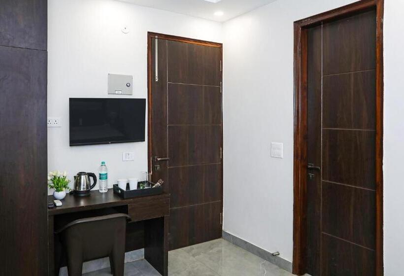 트리플 클래식 룸, Collection O 93220 Hotel The Signature Inn