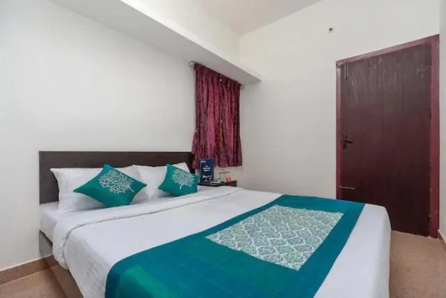 اتاق لوکس, Honey Residency Airport Codissia Stay