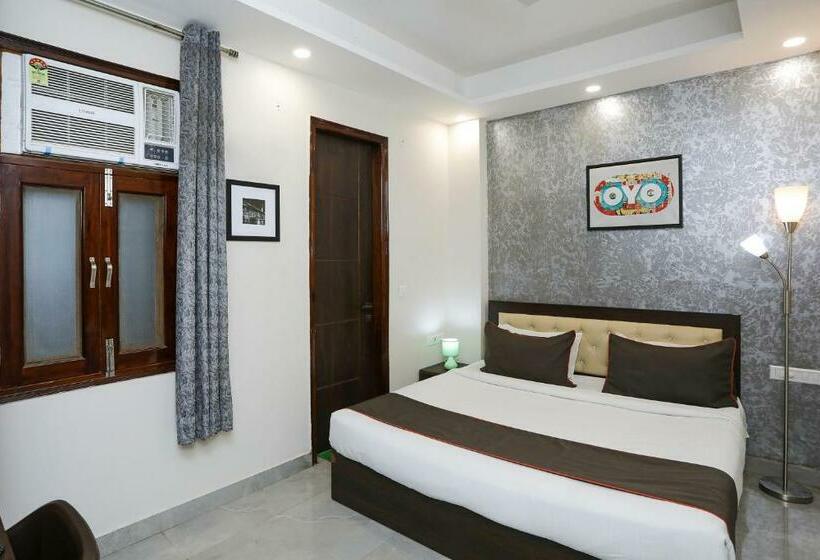 Трехместный Номер Классика, Collection O 93220 Hotel The Signature Inn
