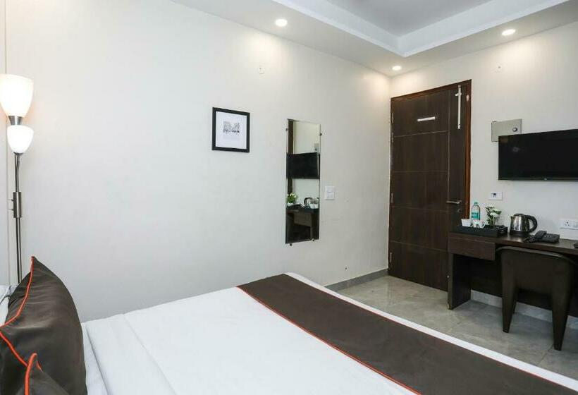 트리플 클래식 룸, Collection O 93220 Hotel The Signature Inn