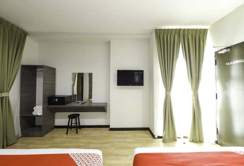 家庭套房, Capital O 812 Hotel Smc Seksyen 13