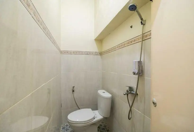 Standard Yhden Hengen Huone, Reddoorz Syariah Near Pasar Aur Kuning
