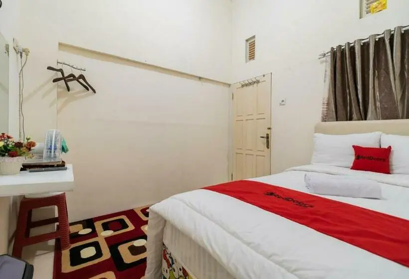Standard Yhden Hengen Huone, Reddoorz Syariah Near Pasar Aur Kuning
