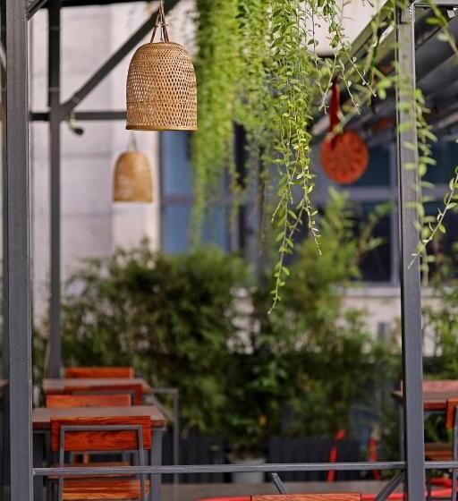 اتاق لوکس, Nandini