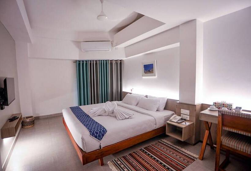 اتاق لوکس, Nandini