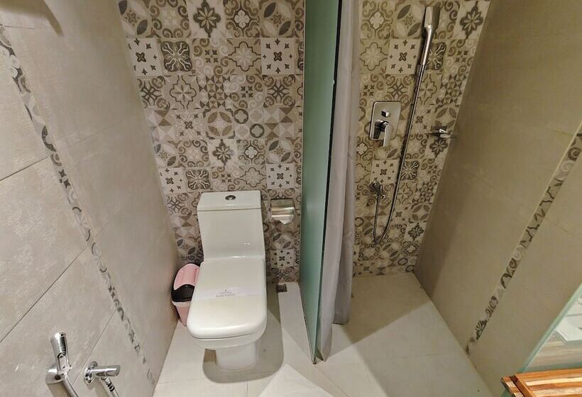 اتاق لوکس, Nandini