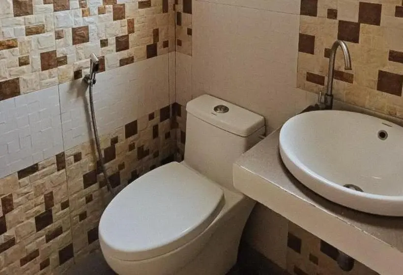 スタンダードトリプルルーム, Reddoorz @ Los Ecijanos Inn Pangasinan