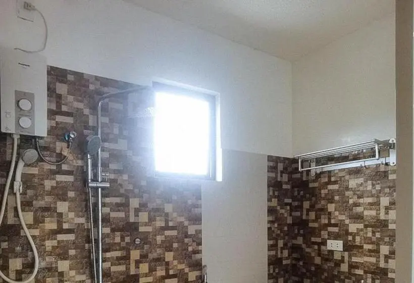 スタンダードトリプルルーム, Reddoorz @ Los Ecijanos Inn Pangasinan