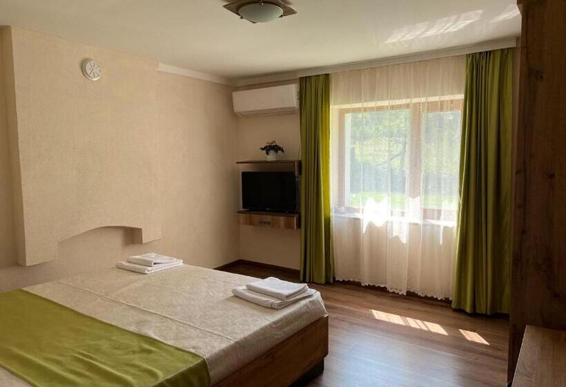1 Bedroom Apartment, къща ралица