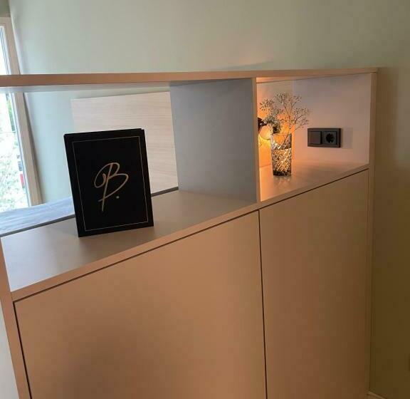 标准单人间, Con4rent