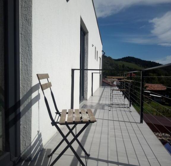 Номер Deluxe, Casa Prieteniei   Camere   3 Km Piatra Neamț