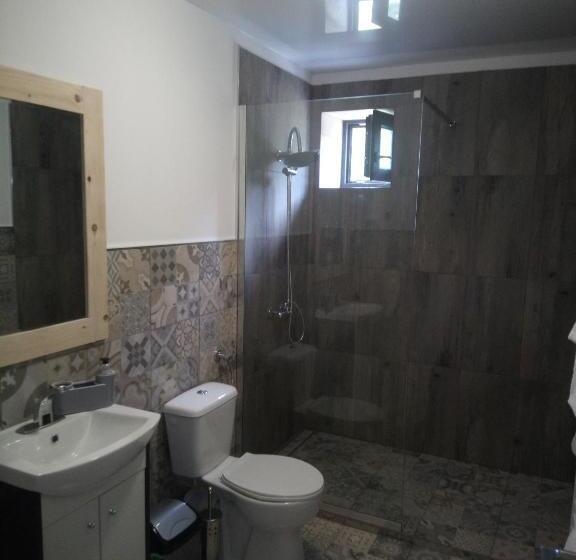 Номер Deluxe, Casa Prieteniei   Camere   3 Km Piatra Neamț