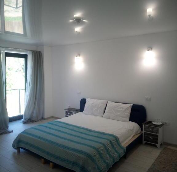 Номер Deluxe, Casa Prieteniei   Camere   3 Km Piatra Neamț