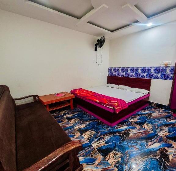 デラックスルーム, Parinee Vatika