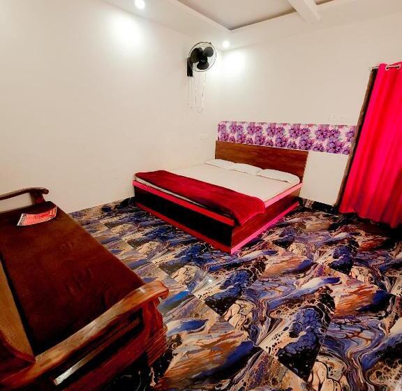 デラックスルーム, Parinee Vatika